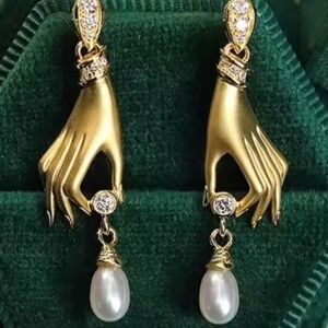New! Gold Hand Hamsa High Gloss crystal pearl earrings 2005b• NWOT